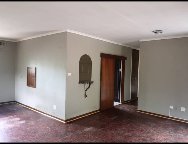 3 BEDROOM HOUSE RENTED IN BISLEY
